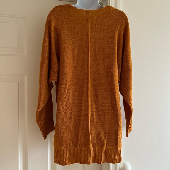 Orange v-neck sweater with slits on sides - Picture 3 of 5